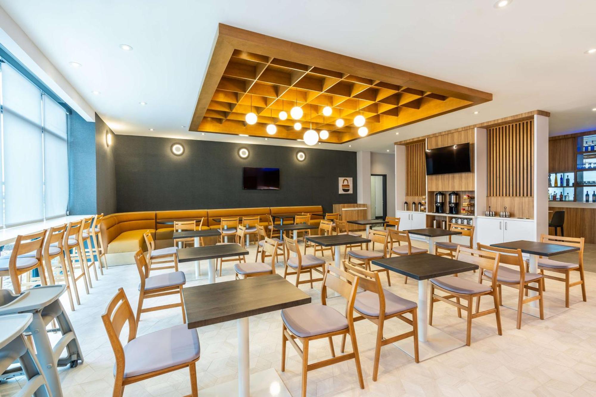 Hyatt Place อีเกิสพาส ภายนอก รูปภาพ